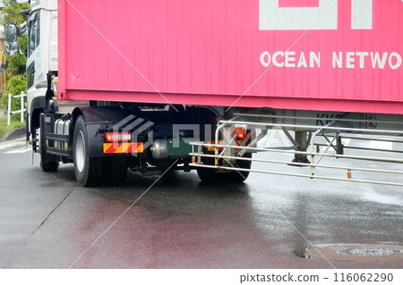 Trailer truck 116062290