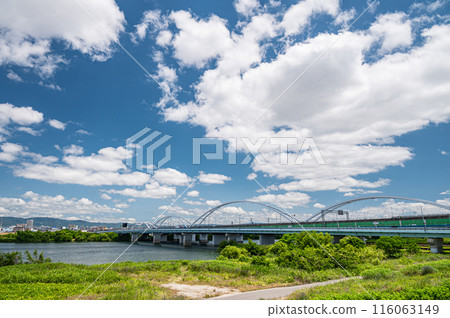 淀川上的單軌鐵橋和鳥海橋 116063149