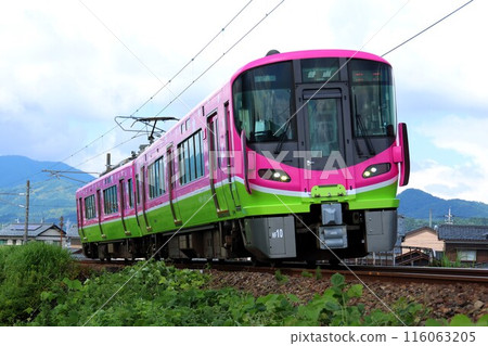 [幸福線福井]系列521～特別塗裝～（幸福線福井線：武生～鯖江） 116063205