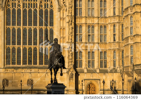 Statue of Richard 1 in London, United Kingdom 116064369