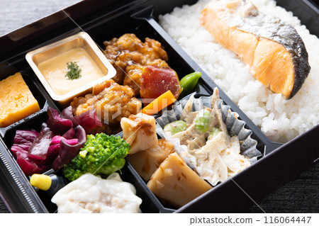 Delicious grilled salmon bento Delicious grilled salmon bento 116064447