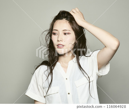 White background young lady 116064928