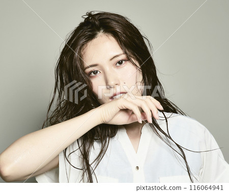 White background young lady 116064941