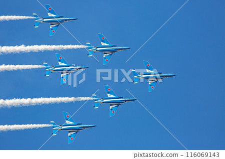 Blue impulse flying in the sky 116069143