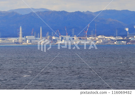 從海上看到的福島第一核電廠 1 號至 4 號機組(2024 年 2 月) 從海上看到的福島第一核電廠 1 號至 4 號機組(2024 年 2 月) 116069482