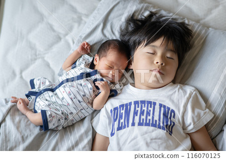 小弟弟在午睡 116070125