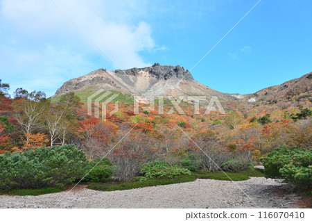 從那須山的姥頭平眺望茶臼山的紅葉 從那須山的姥頭平眺望茶臼山的紅葉 116070410