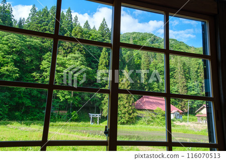 校舍窗口 116070513