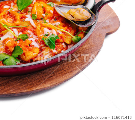 Seafood delight in sizzling pan 116071413