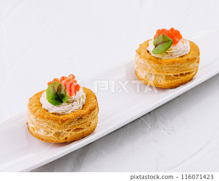 Gourmet vol-au-vent appetizers with salmon caviar Gourmet vol-au-vent appetizers with salmon caviar 116071423