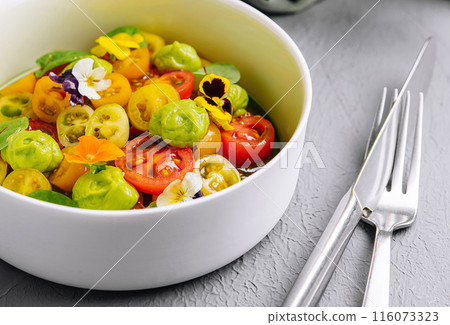 Fresh tomato salad with edible flowers Fresh tomato salad with edible flowers 116073323