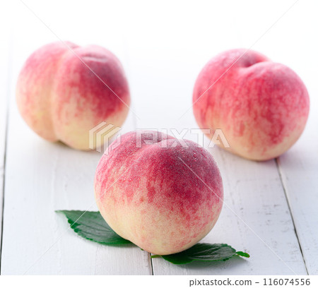 Summer Fruits Peaches (Wakayama Prefecture Peaches) 116074556