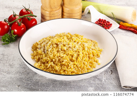 Boiled bulgur wheat in the bowl 116074774