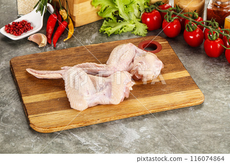Raw chicken wings foe cooking 116074864