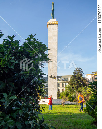Monument to the Golden Fleece in Batumi. People at the monument. 116076501