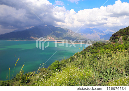 Aerial view of the Charvak reservoir, Tashkent region, Uzbekistan, Central asia. Top view on lake Charvak is a water reservoir in Bostanliq District, Czatkalski Rezerwat Biosfery 116076584