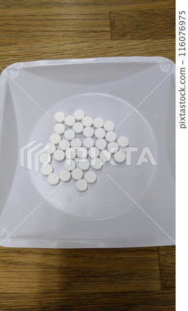 White pill 116076975