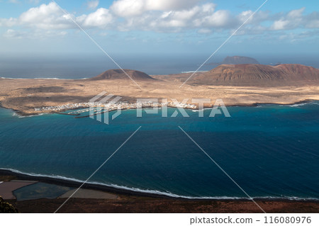 North of Lanzarote and La Graciosa, Spain 116080976