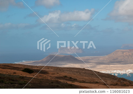 North of Lanzarote and La Graciosa, Spain 116081023