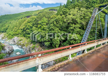 峽谷風景 《龍井內峽谷、絕美拍照勝地、舊領地橋》 三重縣大台町 峽谷風景 《龍井內峽谷、絕美拍照勝地、舊領地橋》 三重縣大台町 116081733