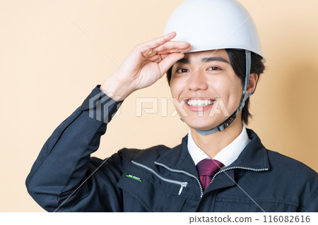 年輕男工人 116082616