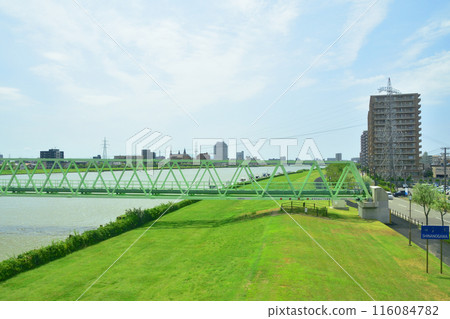 從JR東日本越後線越後赤塚站到新潟站的車窗看到的景色（2022年夏季） 116084782