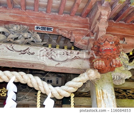 Carved beams at Hachimangu Shrine Carved beams at Hachimangu Shrine 116084853