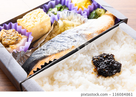 Delicious grilled salmon bento 116084861