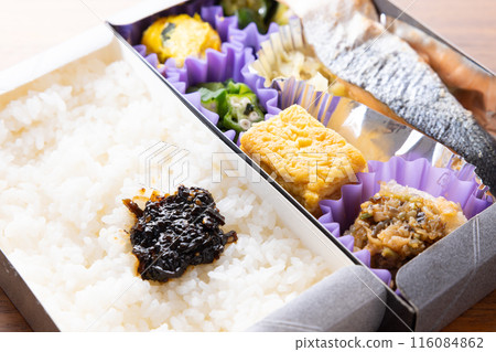 美味的烤鮭魚便當 美味的烤鮭魚便當 116084862