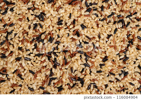 Mix of white, red and black rice, top view, close up 116084904