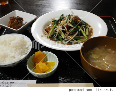 Stir-fried liver and chives set meal at Gohandokoro Tsuru no Ongaeshi, Nagakura, Karuizawa-machi, Kitasaku-gun, Nagano Prefecture Stir-fried liver and chives set meal at Gohandokoro Tsuru no Ongaeshi, Nagakura, Karuizawa-machi, Kitasaku-gun, Nagano Prefecture 116086019