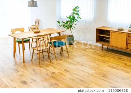 Natural living 116086818