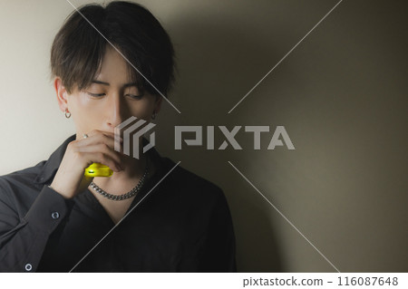 穿黑襯衫的男人 116087648