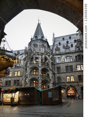 The Festive illumination of A Christmas market held in courtyard of New Town Hall (Neue Rathaus) on Marienplatz square. 116088399