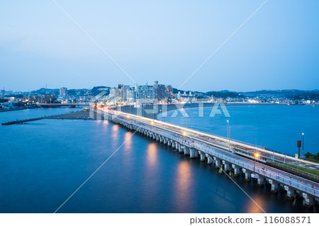 Night view of Enoshima Ohashi Bridge and Enoshima Benten Bridge across Enoshima 116088571
