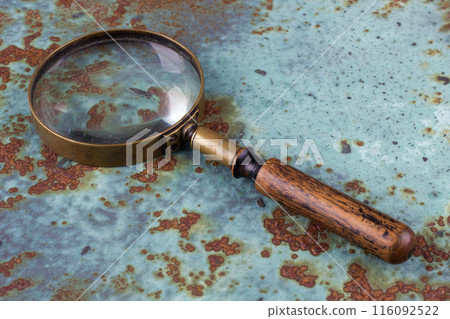 Vintage magnifying glass on metal rusty background, 116092522