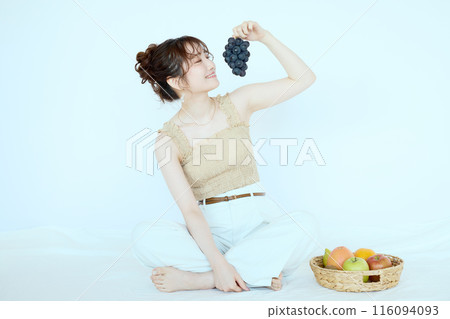 拿著葡萄的女人的肖像 116094093
