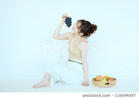 拿著葡萄的女人的肖像 拿著葡萄的女人的肖像 116094097