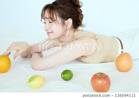 Portrait of a woman surrounded by fruit Portrait of a woman surrounded by fruit 116094111