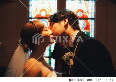 Bride and groom at wedding 116094855