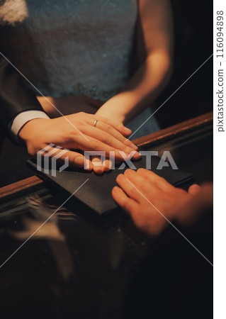 新娘和新郎在婚禮上 新娘和新郎在婚禮上 116094898