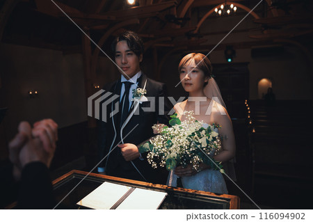 新娘和新郎在婚禮上 新娘和新郎在婚禮上 116094902