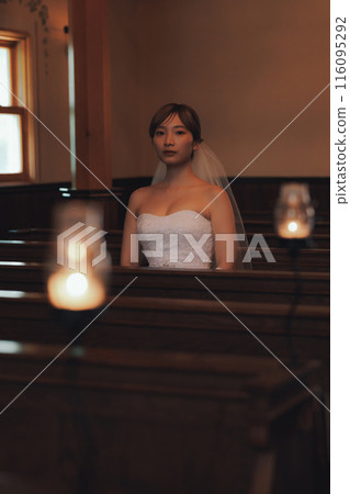 Bride taking a commemorative photo at the wedding venue 116095292