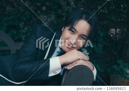 Groom in black tie Groom in black tie 116095621