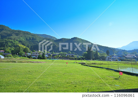 A rural landscape shining amidst greenery: Sarugakyo Onsen, Lake Akaya 116096861