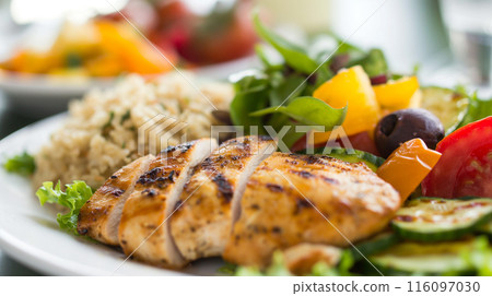 Balanced meal - grilled chicken and fresh vegetables 116097030