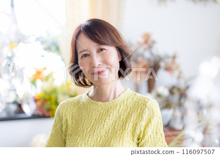 60多歲的高級女性美麗形象 60多歲的高級女性美麗形象 116097507