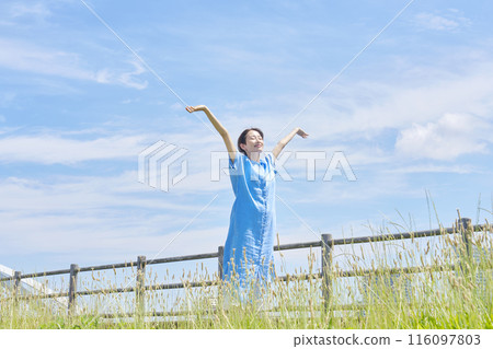 A woman stretching outdoors 116097803