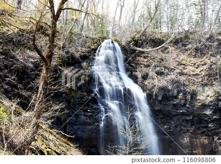 Sapporo scenery in June: Ashiribetsu Falls with several water streams falling like threads 116098806