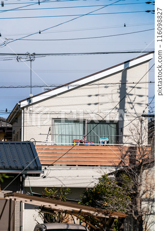 Two-storey detached house with a sloping roof 116098827